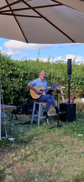Echt tolle Musik beim "Weingut Bauer" zwischen Guntramsdorf und Gumpoldskirchen (mehr bei Interesse auf dem YouTube- und TikTok Kanal des Autors) | Foto: Philipp Steinriegler