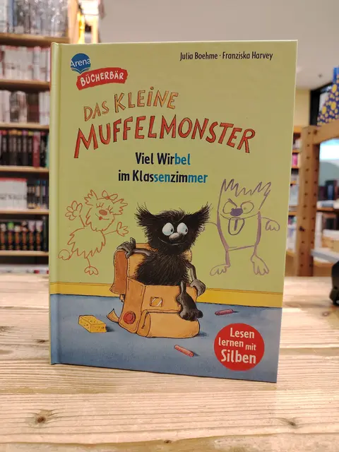 Ein Monster in der Schule macht den ersten Schultag auf eine neue Art spannend.  | Foto: Steinbauer