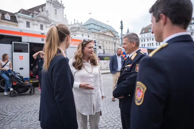 Drei Tage Gastro & Musik: 35. Wiener Feuerwehrfest am Hof feierlich ...