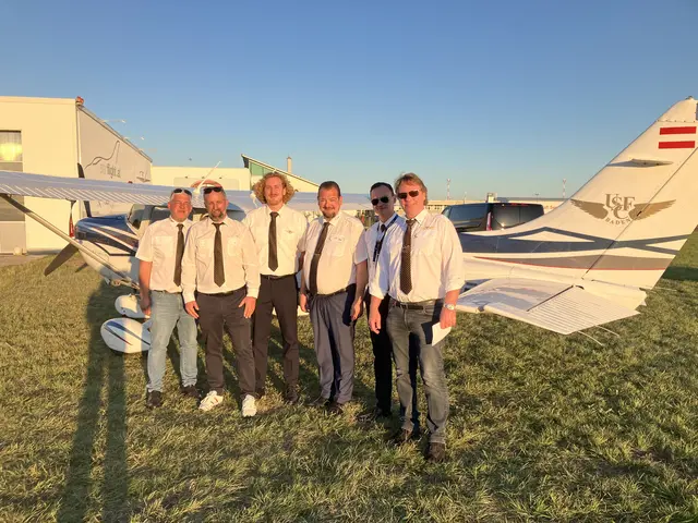 Der Vorstand von Starflight/USFC Baden von links nach rechts: Romon van de Castell (Beirat), Christian Millner-Link (Finanzreferent), Nikolaus Babouck (Beirat), Gerald Peter (Schriftführer), Philipp Unden (Beirat), Peter Aigner (Präsident)
USFC: Union Sportfliegerclub | Foto: Stockmann