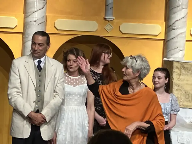 Vorne Kulturszene-Obfrau Irene Künzel bei ihrer kurzen Ansprache zum Schluss | Foto: Stockmann