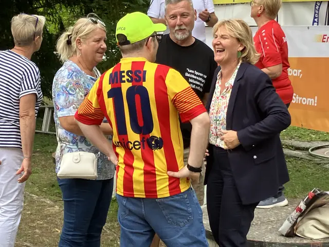 Gemeinderätin Helga Krismer sprang für Toni Polster ein | Foto: Stockmann