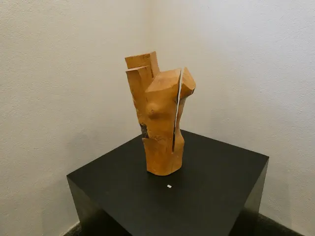 ... und Skulpturen sind im Kunstraum zu sehen. 