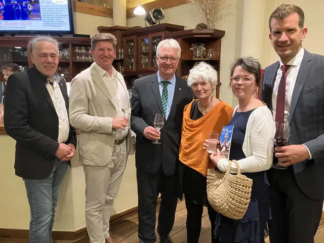 Ehrengäste: Peter Szirtes, Christian Pehofer, Christoph Kainz und rechts Christian und Claudia Macho. Dritte von rechts: Kulturszene-Obfrau Irene Künzel | Foto: Stockmnn