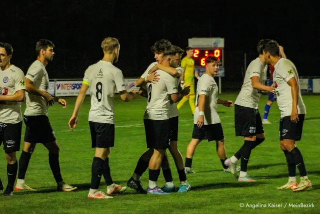 In der 80. Spielminute feiert der ASKÖ SV Großpetersdorf Flamur Mulecis zweiten Treffer an diesem Tag. | Foto: Angelina Kaiser