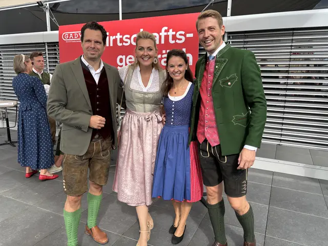 Philipp und Nadina Gady mit Christine Aschbacher und ihrem Gatten. | Foto: B.Gady