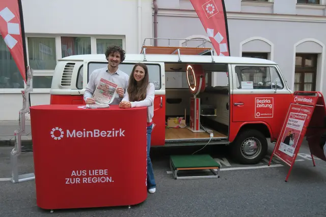 Im MeinBezirk Foto-Bulli konnte man gratis am ersten Tag ein nettes Erinnerungsfoto schießen.  | Foto: Patricia Hillinger/MeinBezirk