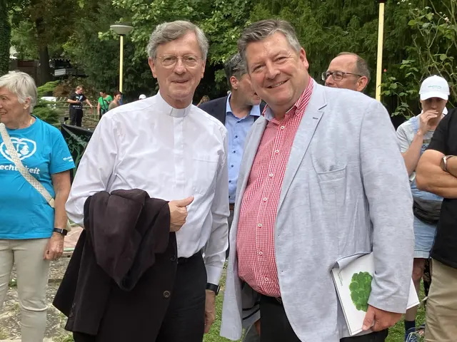 Pfarrer Clemens Abrahamowicz mit Stadtrat Markus Riedmayer | Foto: Stockmann