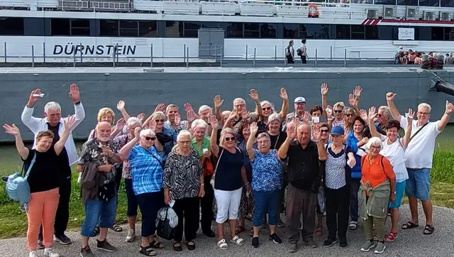 Ein unvergesslicher Zweitagesausflug - Die Teilnehmer vor der Dürnstein - bevor abgelegt wurde | Foto: G Koch