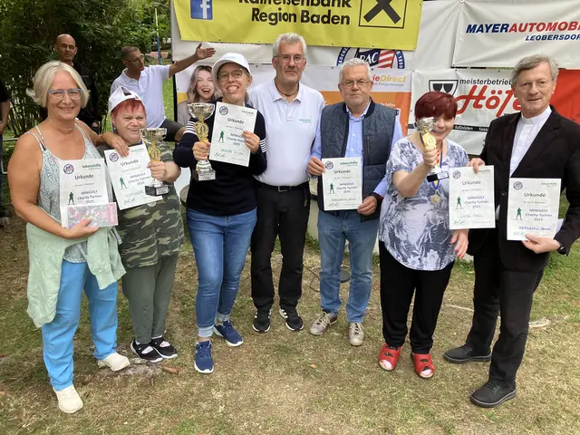 Ruth Siman, Elfriede Kopfinger, 
Tatjana Hasling, Gernot Kerschhackl, 
Helli Lang und Clemens Abrahamowicz.