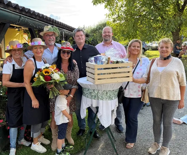 Gabriele Pitomec, Maria und Gerald Grebenjak, Inge Kassl, Reinhard Schildberger, Kai und Angelika Glantschnig, Poldi Steindorfer (vo links)