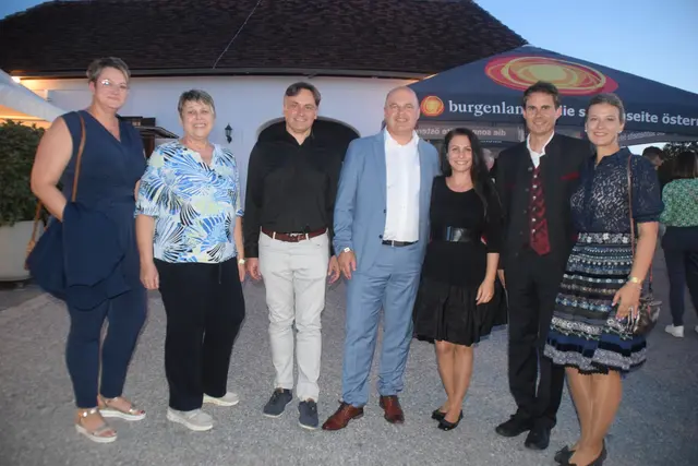 Vergnügten sich: Rita Zimmerl, Bürgermeisterin Andrea Reichl, Bürgermeister Christian Schaberl, Bundesrat Bgm. Mario Trinkl mit Gattin Natalia, Bürgermeister David Venus mit Gattin Stefanie.  | Foto: Elisabeth Kloiber