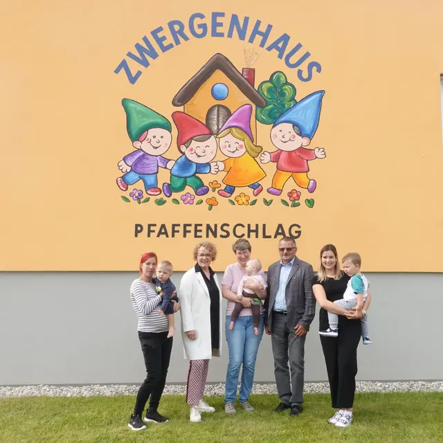Karin Kreutzer, Familien-Landesrätin Christiane Teschl-Hofmeister, Katharina Höng, Bürgermeister Werner Liebhart und TBE-Leiterin Lea Holzapfel | Foto: Hansy