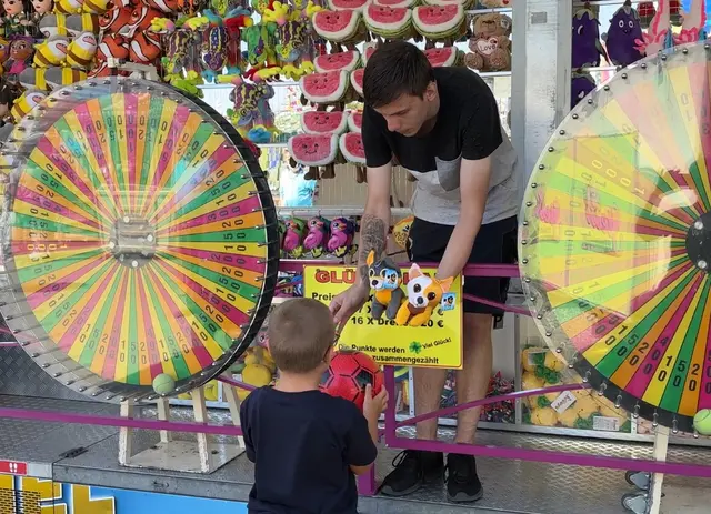 Der Vergnügungspark und die Schausteller erfreuen die Herzen von Groß und Klein. | Foto: B.Gady