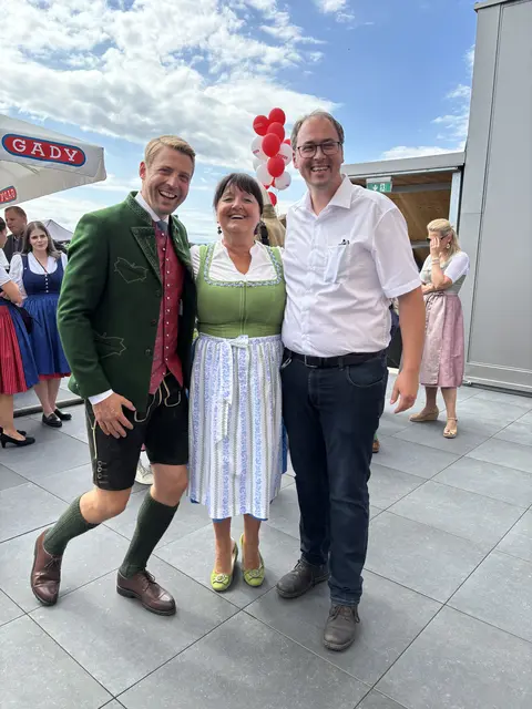 Ein Knickserl von Philipp Gady für Landeshauptmann Stellvertreterin Manuela Khom.