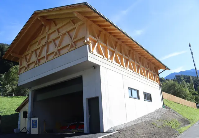 Die neue Ratrakgarage in der Riefe konnte kürzlich ihrer Bestimmung übergeben werden. | Foto: Elisabeth Zangerl