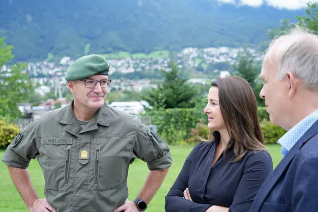 Sicherheitslandesrätin Astrid Mair stellte diese Woche bei einem Lokalaugenschein Tirols Militärkommandant Ingo Gstrein das künftige Katastrophenschutzzentrum (KAT-Zentrum) im Schloss Mentlberg vor.