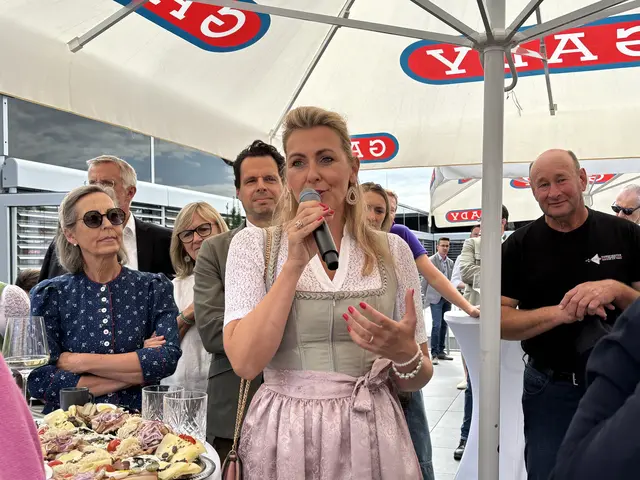 Christine Aschbacher, ehemalige Bundesministerin für Arbeit und Wirtschaft  | Foto: B.Gady