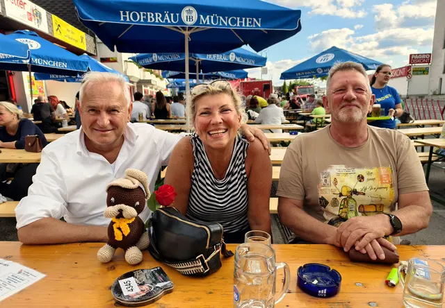 Franz Krewenka, Manuela Rabensteiner und Maximilian Pfeiffer mit Hansi. | Foto: Christian Nowotny