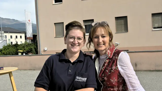 Gehörten zum Serviceteam: Stefanie Kanzner und Birgit Papst
