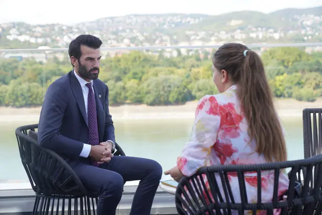 Interview mit dem ungarischen Medium Mandiner. Niederösterreichs LH-Stellvertreter Udo Landbauer (FPÖ) bei seinem Besuch in Budapest (Ungarn). | Foto: FPÖ NÖ