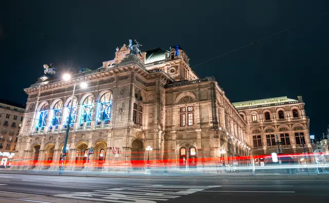 Die Wiener Staatsoper startet in die neue Saison: Mit einem „Opern Air“ im Burggarten wird das 70-jährige Jubiläum der Wiedereröffnung mit Weltstars der Opernbühne gefeiert. | Foto: GEORG HOCHMUTH / APA / picturedesk.com
