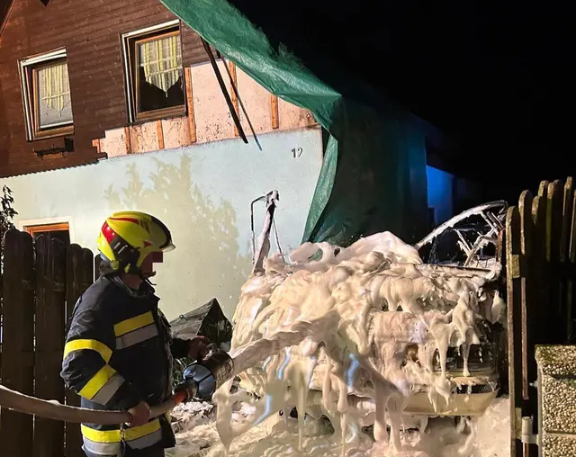 Ein elektrischer Defekt eines Wechselrichters dürfte den Brand verursacht haben.  | Foto: FF St.Veit/Glan