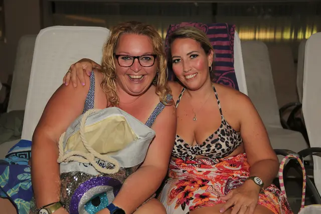 Kathi und Bianca aus Linz entspannten in der Therme | Foto: Foto Thomas Fischer