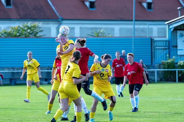 Kopfball Duell im Strafraum der Melker | Foto: Thomas Navratil