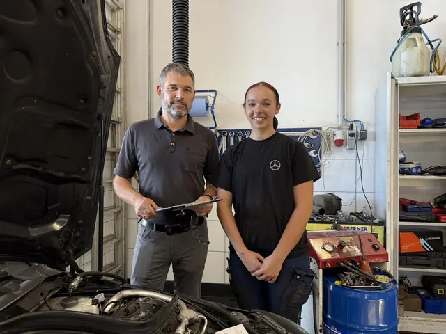 Geschäftsführer Markus Forster und Lehrling Iva Höfelsauer. | Foto: Tanja Völker