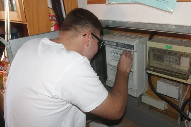 Stromkreise überwachen gehören zum Tagesgeschäft in der Elektro-Lehre. | Foto: arbes