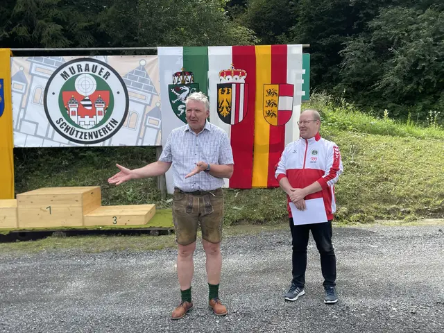 Bürgermeister Thomas Kalcher bei der Begrüßung zur Siegerehrung 
