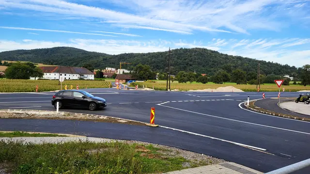 Die optimierten Kreuzungseinmündungen ermöglichen flüssigeren und gleichzeitig sicheren Verkehrsablauf. | Foto: Eckhart Herbe