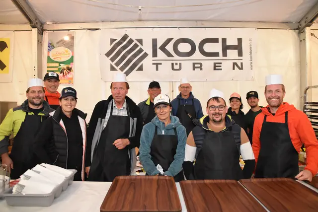 Viele fleißige Helfer vor und hinter den Kulissen trugen zum guten Gelingen des großen Jubiläumsfests bei. | Foto: Kainz/Pernsteiner
