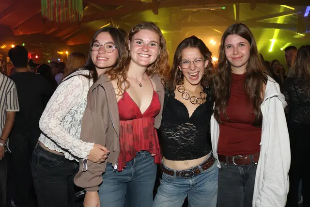 Feierstimmung pur mit Freunden auf der Party | Foto: Sona Hasoyan