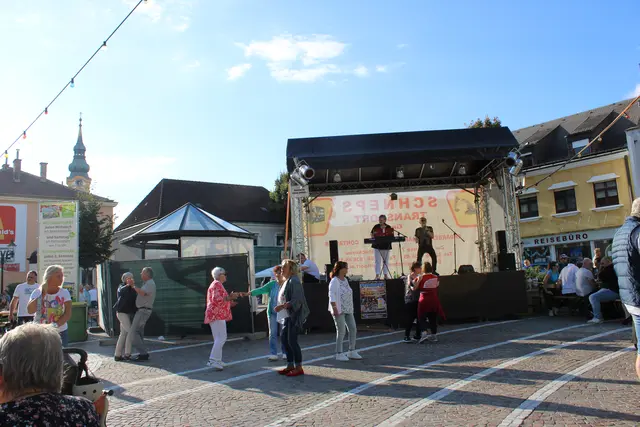 Spakrassaplatz: Die Stockerauer spielten Musik und die Stockerauer tanzten | Foto: Anna Carlotta Seymann