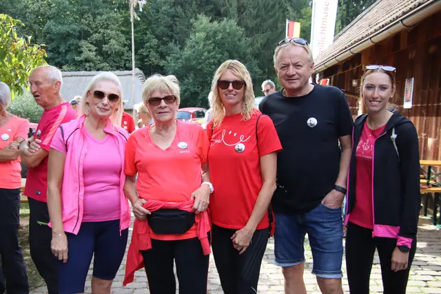 Aus dem ganzen Bezirk Güssing kamen wanderfreudige Ortsgruppen, um am ersten SPÖ-Bezirkswandertag teilzunehmen. | Foto: Martin Wurglits