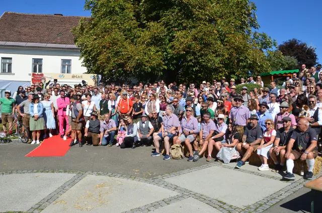 Freunde der Waffenräder in großer Zahl. | Foto: Oblak
