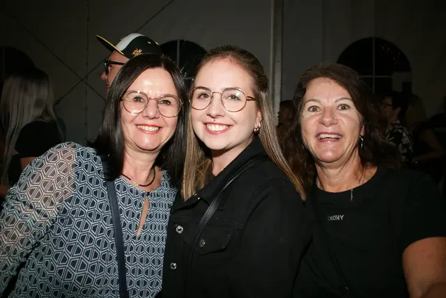 Sabine, Leonie und Sonja sind begeisterte Schlagerfans. | Foto: Anna Maria Kaufmann