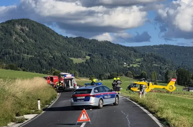 Die Einsatzkräfte am Unfallort. | Foto: FF Mühlen