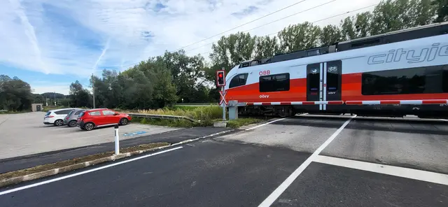 Die frühere P&amp;R-Ausfahrt ist nun für Fußgeher vorgesehen, ebenso können Radler hier auf den kombinierten Geh- und Radweg auffahren. | Foto: Eckhart Herbe