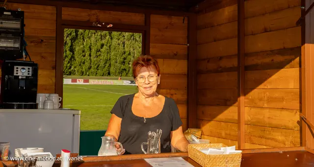 Sonja  Horvath - freiwillige Helferin bei Kaffee- und Kuchenausgabe. | Foto: www.cine-motion.at / Ivanek