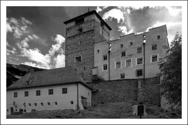 Bild 4421: Schloss Landeck | Foto: © by Ing. Günter Kramarcsik