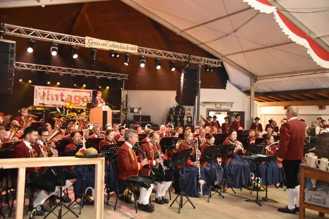 Die MK Matrei eröffnete den Festreigen musikalisch. | Foto: Kainz/Pernsteiner