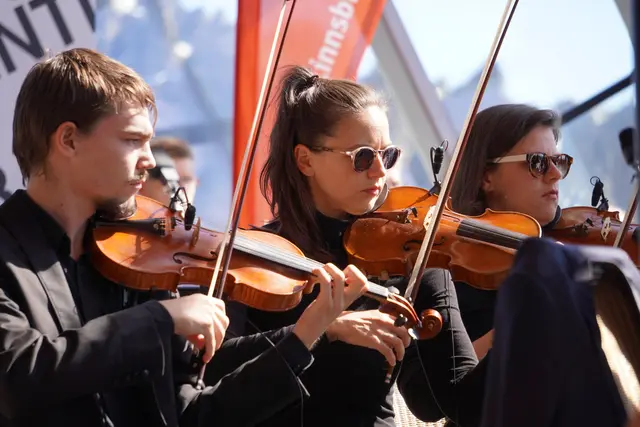 Das Programm des Konzertes erstreckte sich von Walzern über Volksmusik bishin zu klassischen Meisterwerken.  | Foto: AMG