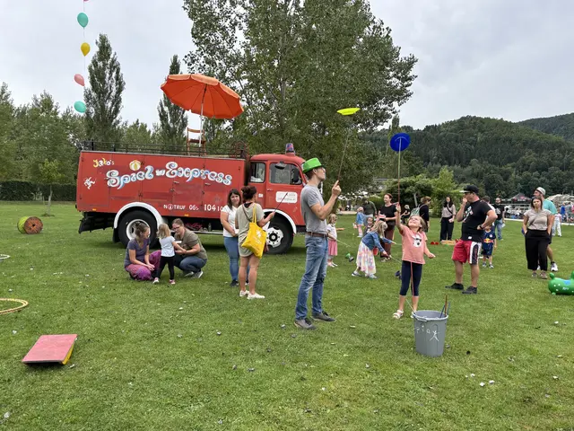 Die großen und kleinen Besucher:innen konnten sich bei der Jakotopia-Spielewiese als Artist:innen versuchen. | Foto: Mein Bezirk/Anna Kerec