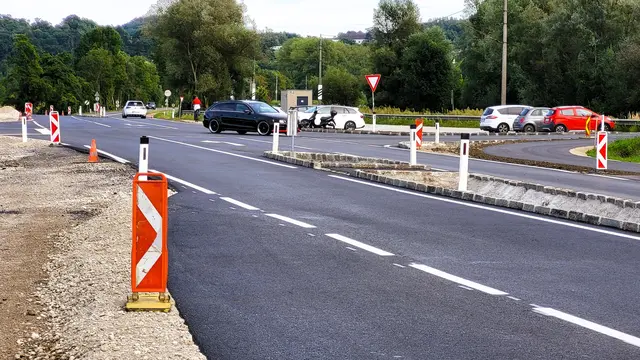 Durchrasen in Straßenmitte und rasantes Einbiegen wird durch die baulichen Maßnahmen nun effizient verhindert. | Foto: Eckhart Herbe
