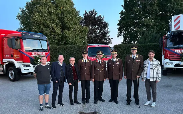 Die feierliche Segnung umfasste ein neues Mannschaftstransportfahrzeug, eine moderne Drehleiter und ein Logistikfahrzeug. | Foto: Maringer