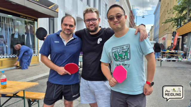 Das Tischtennis-Team Meidling wirbt beim Fest um neue Spielerinnen und Spieler an der Tischtennisplatte. | Foto: Tischtennis Hobby Wien