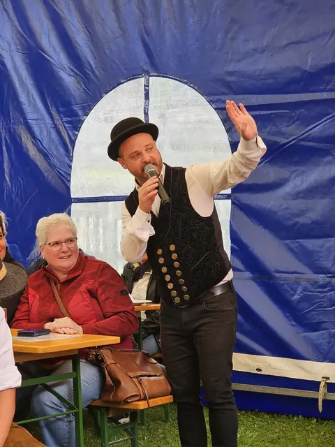 Der Gstanzl-Frühschoppen begeisterte die Besucher. | Foto: viehhofen.at